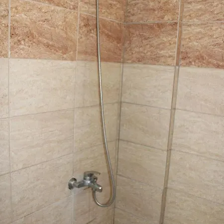 Bledi's Cozy In New Blvd Apartment