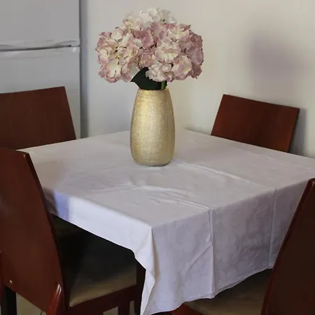 Apartment Bledi's Cozy In New Blvd *