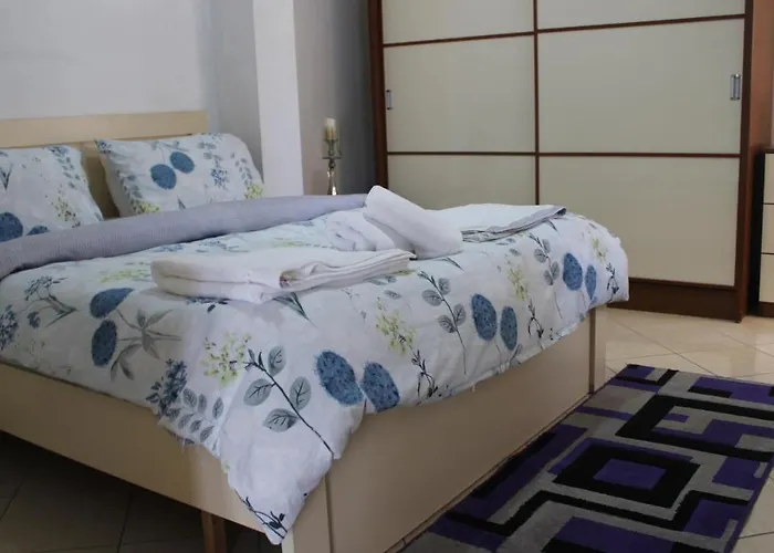 Bledi's Cozy In New Blvd