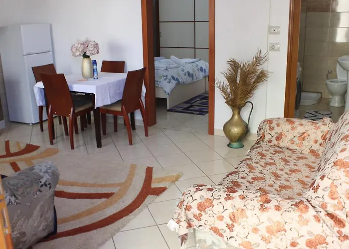 Bledi's Cozy In New Blvd *